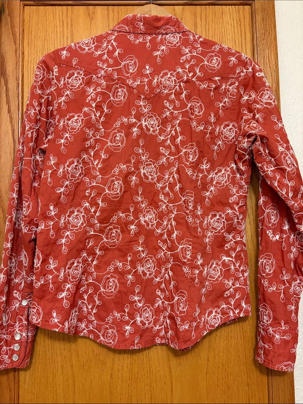 Ariat Floral Embroidered Button-Down Shirt Pearl Snap Rodeo Cowgirl Clay Red - Picture 5 of 5